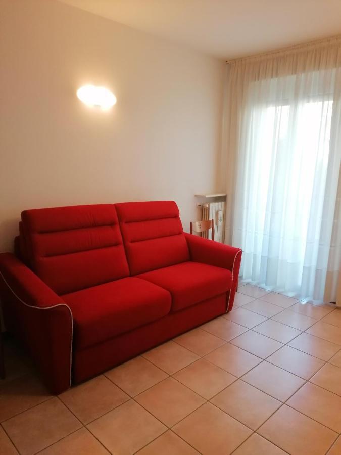 Appartamento Incantevole Con Parcheggio Gratuito Tirano Eksteriør bilde